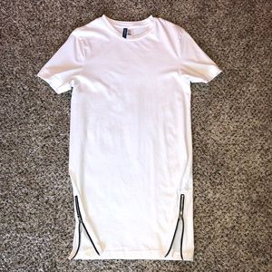 Hip Long Tee with zippers